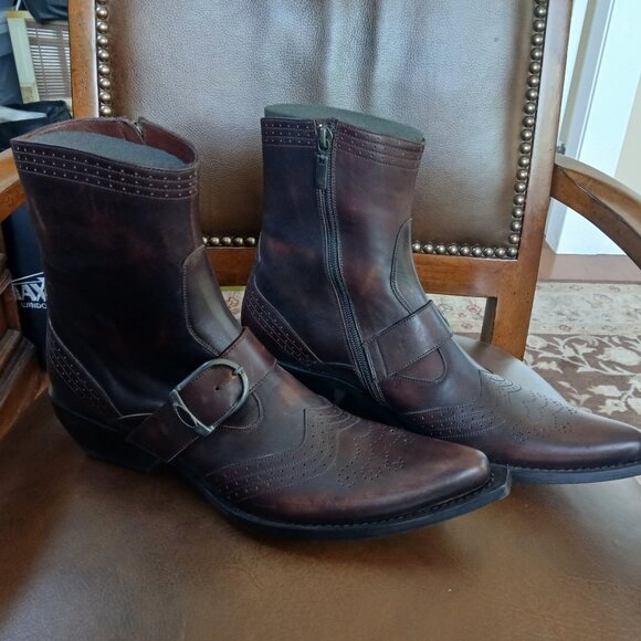 Exquisite pair of mens cowboy boots. Leather. New and unworn. - Picture 12 of 12